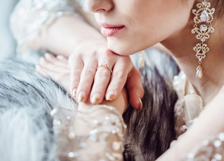 Beli Perhiasan Desainer Terbaik dengan Harga Terjangkau